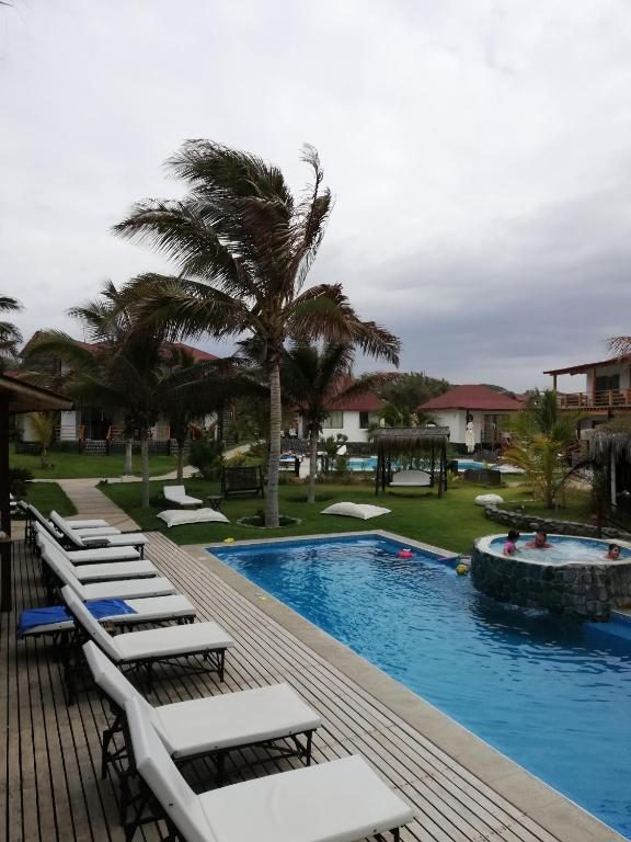 Piscina y jacuzzi