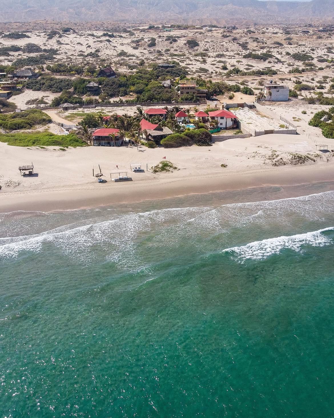 Vista de Villa Sirena frente al mar en Vichayito, Los Órganos
